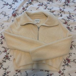 Fuzzy cream cropped sweat from Abercrombie. Size Medium. Barely worn